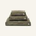 Charger l'image dans la visionneuse de la galerie, Patomia Cuadra green corduroy dog bed cushions stacked in three sizes with soft texture and minimalist design
