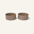 Charger l'image dans la visionneuse de la galerie, Two Patomia Oli Cacao ceramic dog bowls in a minimalist brown finish, designed for durable and stylish pet feeding.