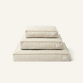 Charger l'image dans la visionneuse de la galerie, Patomia square dog bed made of breathable beige linen and viscose blend fabric with recycled foam filling