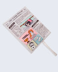 Charger l'image dans la visionneuse de la galerie, Jouet pour chien Bandit en forme de journal en tissu, présenté à plat sur fond blanc
