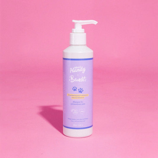 Patomia Bandit x Merci Handy vegan dog shampoo in a white pump bottle with a purple label on a pink background