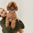 Charger l'image dans la visionneuse de la galerie, Patomia beige vegan leather dog collar on a curly-haired poodle held by a woman wearing a green sweater
