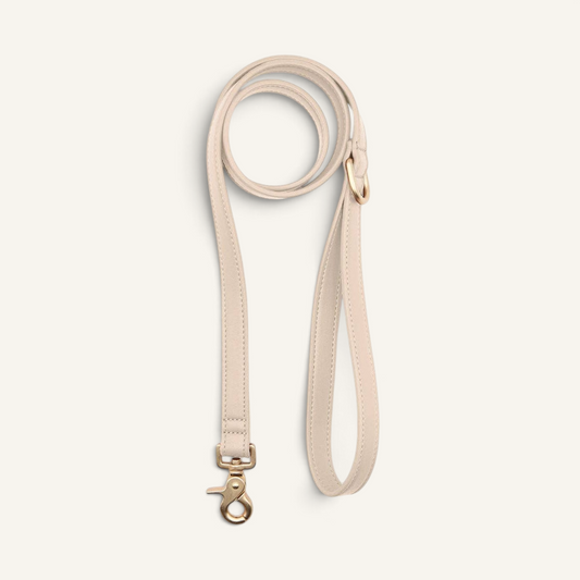 Patomia beige vegan leather dog leash with durable zamak metal hardware, 1.4 meters long, handcrafted in Europe.