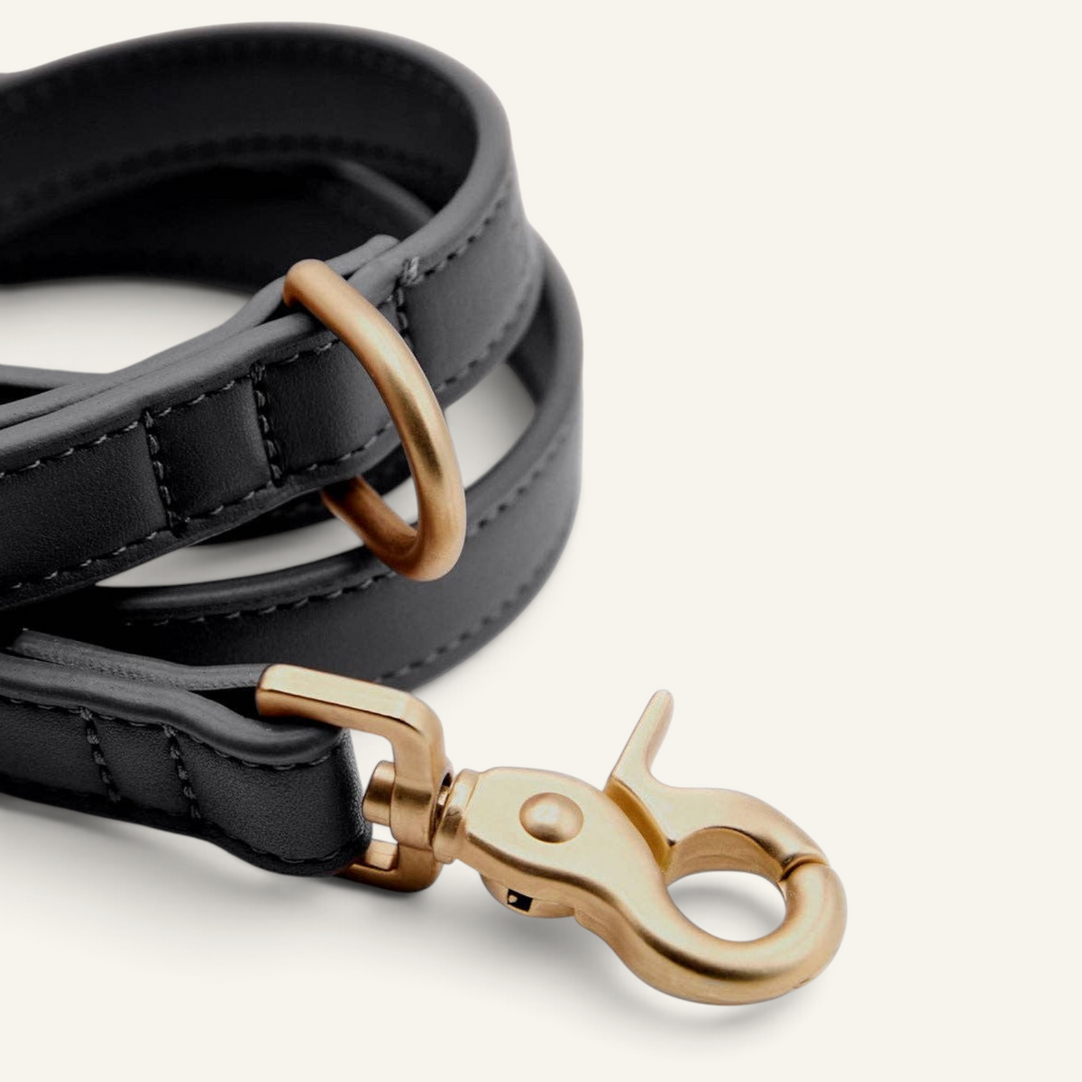 Patomia 1.4m black vegan leather dog leash with durable gold-toned zamak metal hardware and secure clasp