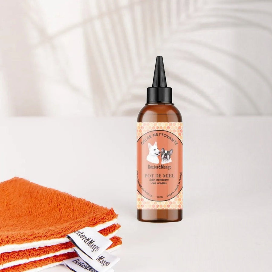 Patomia Pot de miel natural dog ear cleaning gel in a 50ml amber bottle with orange microfiber cloths