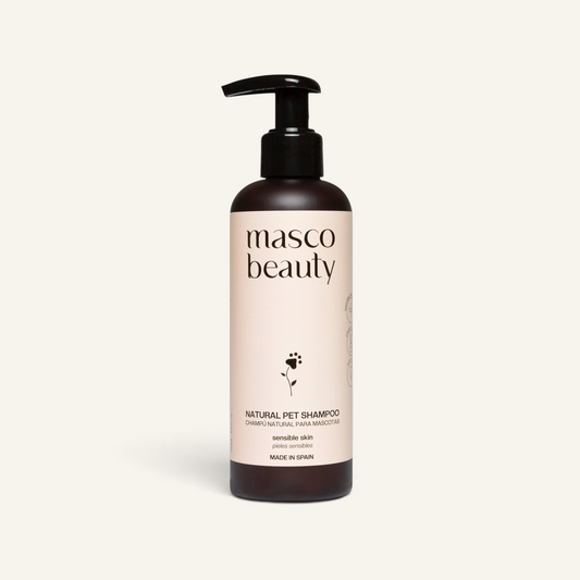 Patomia Masco Beauty natural aloe vera purifying pet shampoo in a 250ml bottle for dogs and cats with sensitive skin.