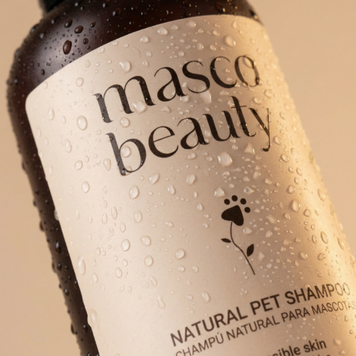 Patomia Masco Beauty natural aloe vera pet shampoo bottle for sensitive skin with water droplets on the label