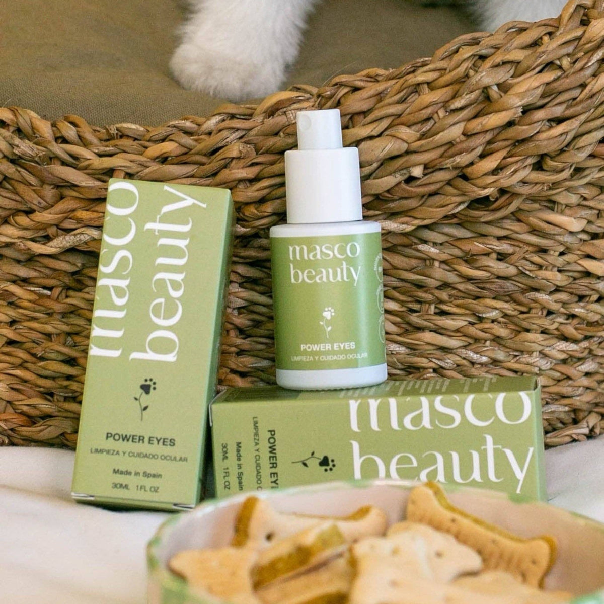 Patomia Masco Beauty natural eye cleanser for dogs and cats in a green bottle and box with a pet paw in the background