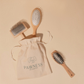 Charger l'image dans la visionneuse de la galerie, Patomia Pawness dog grooming brushes with wooden handles and a branded cotton storage bag on a beige background
