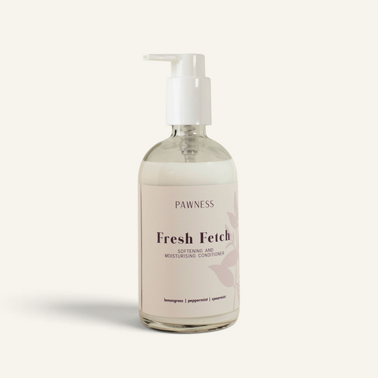 Patomia Pawness Fresh Fetch dog conditioner in a clear 250ml pump bottle for soft, hydrated, and shiny pet fur.