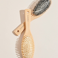 Charger l'image dans la visionneuse de la galerie, Patomia Pawness wooden dog brushes with nylon bristles for short hair, featuring FSC-certified beech wood handles.
