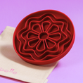 Charger l'image dans la visionneuse de la galerie, Patomia The Petal dog lickmat in bordeaux red silicone with a flower-shaped design on a light purple background
