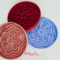 Charger l'image dans la visionneuse de la galerie, Patomia The Petal silicone lickmats in burgundy, peach, and lilac flower shapes for slow feeding and pet enrichment.
