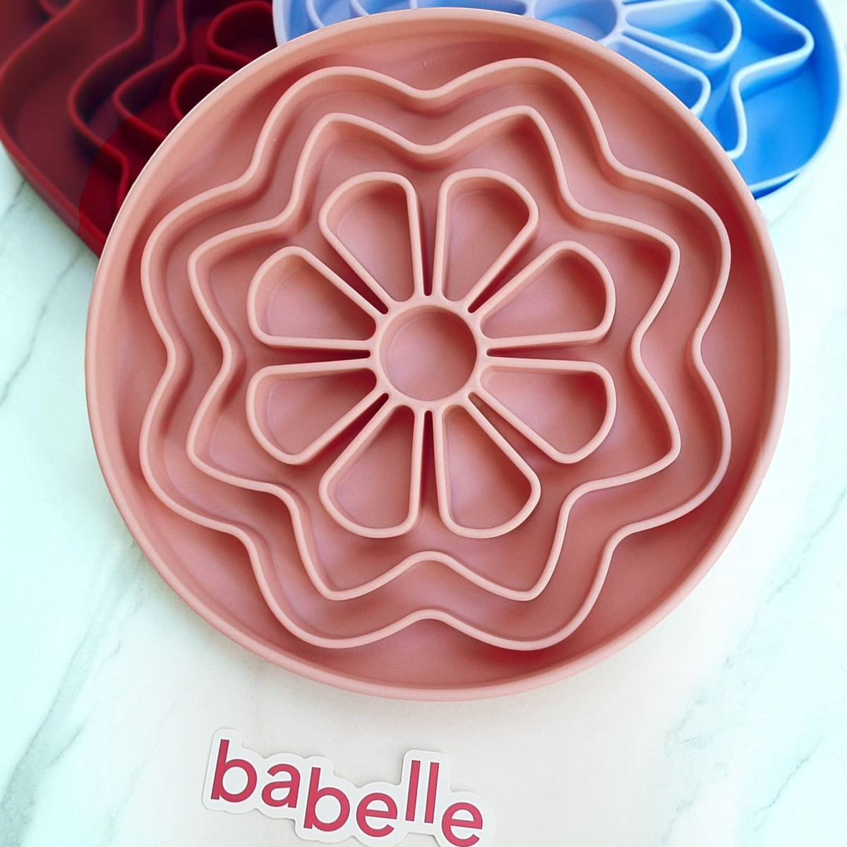 Patomia The Petal lickmat in vieux rose, a daisy-shaped BPA-free silicone slow feeder for calming dog enrichment.