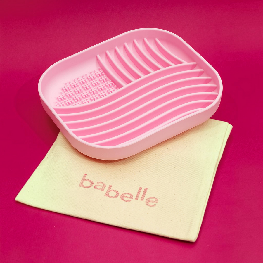 Patomia pink silicone lick mat with wavy texture for slow feeding and anxiety relief on a beige fabric pouch