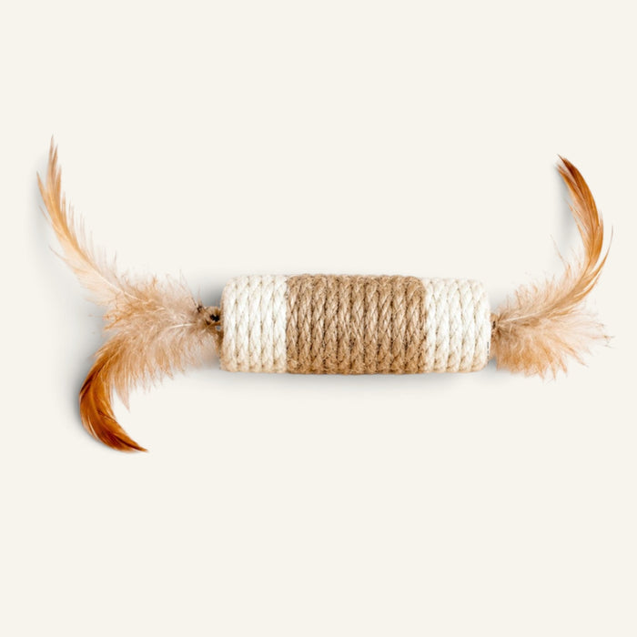 Patomia natural sisal rope cat toy cylinder with brown feathers for interactive play and scratching