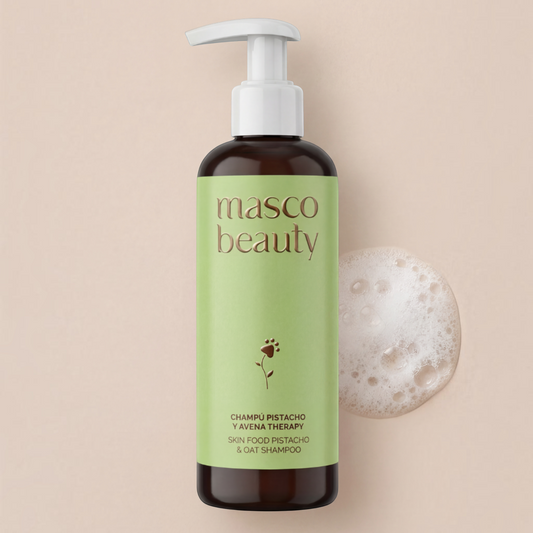 Patomia soothing dog shampoo with pistachio and oat in a 250ml pump bottle on a beige background with soap foam.